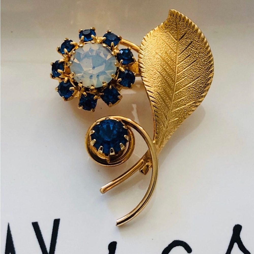 VTG Rhinestone Blue Milky Glass Flower Pin Brooch - Picture 2 of 4
